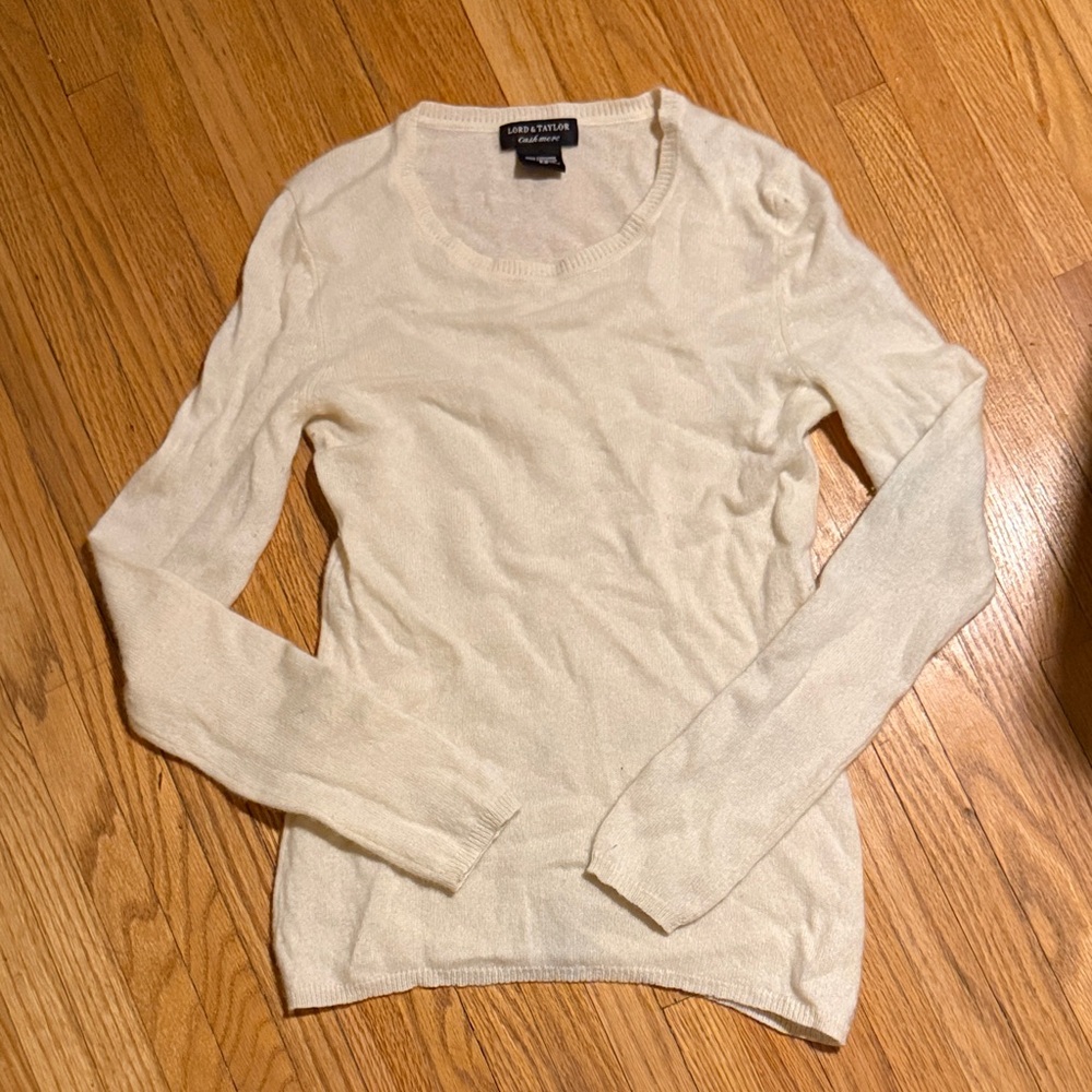 Lord and Taylor 100% Cashmere cream Crew Neck sweater